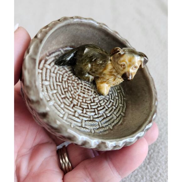 Vintage Wade England Puppy Figurine Basket Gray Ceramic Collectible - Picture 6 of 8